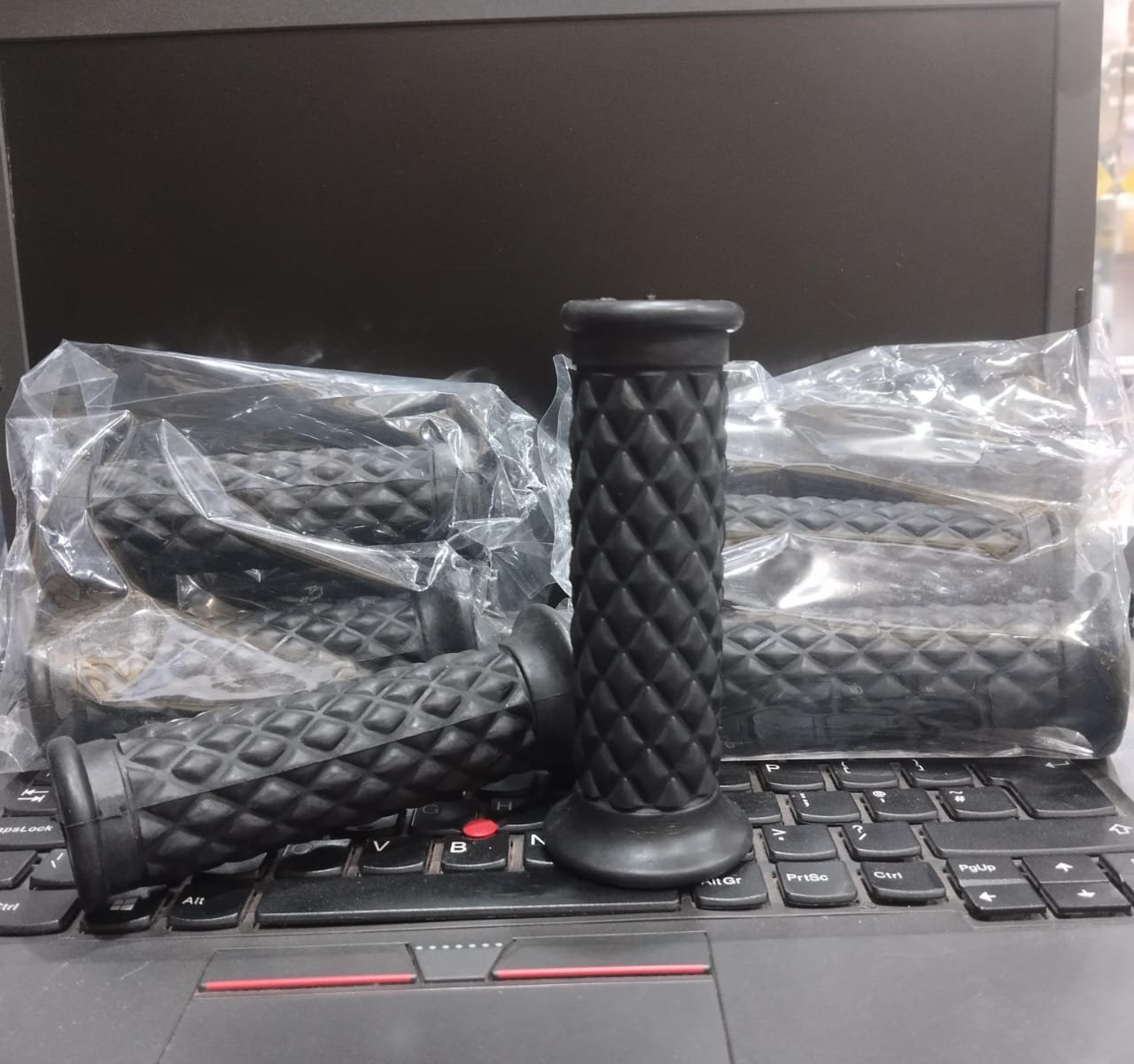 Cafe Racer Diamond Style Rubber Handlebar Grips with Bar Ends - Image 5