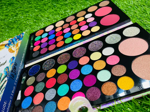 Romantic Color Beauty Book Makeup Palette 82 Colors - Image 2