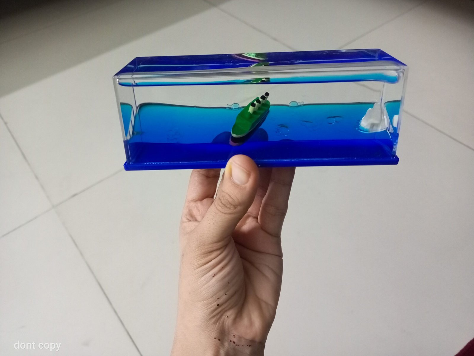 Titanic Unsinkable Fluid Drift Bottle - Image 5