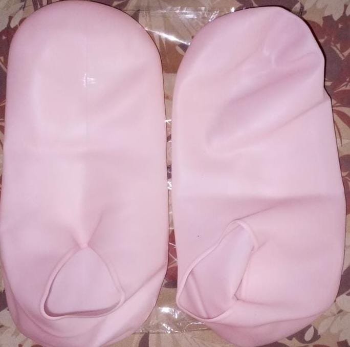 Combo Deal Silicon Gloves and Silicon Socks Durable Quality Comfortable - Image 4
