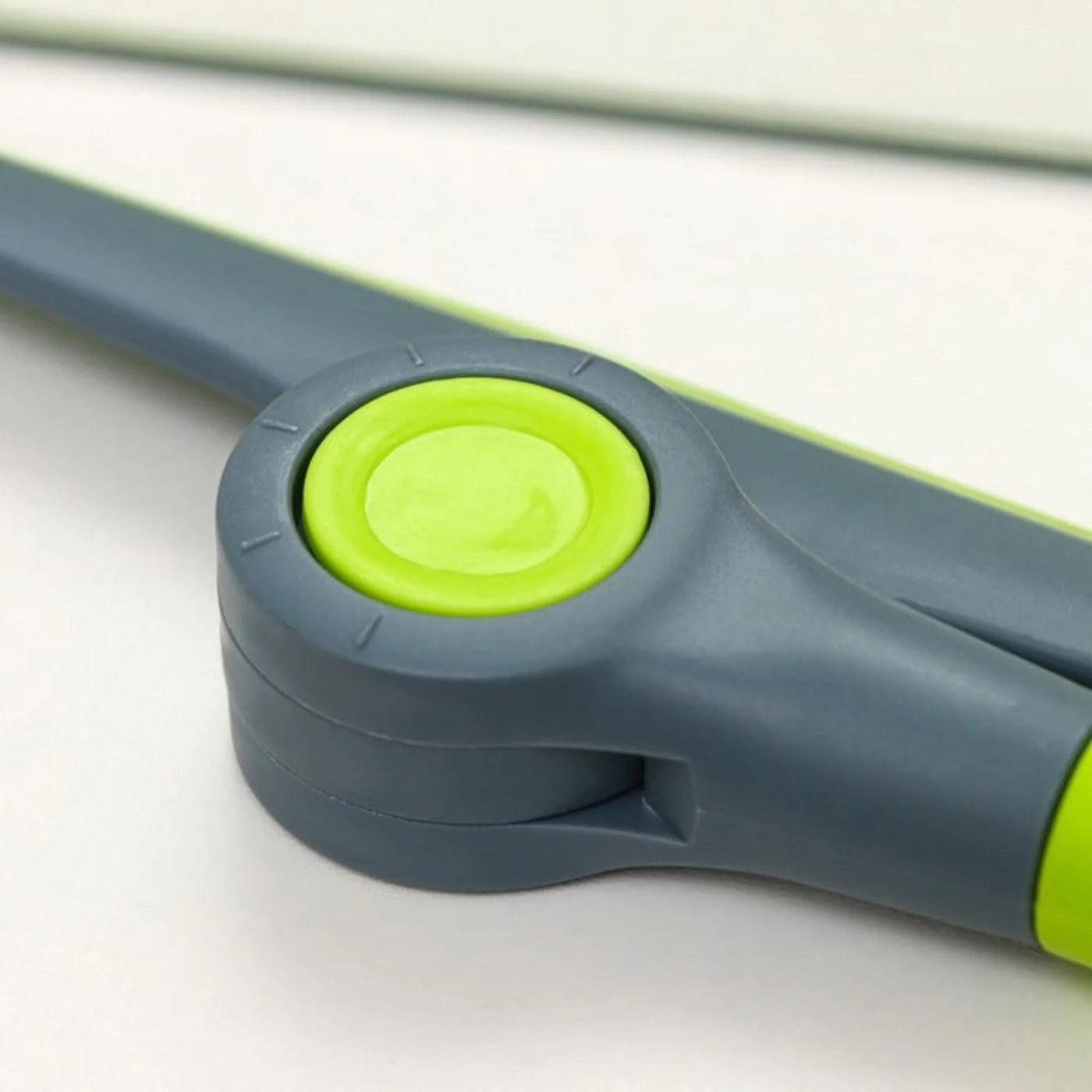 Royal Foldable Wiper With Lock - Image 4