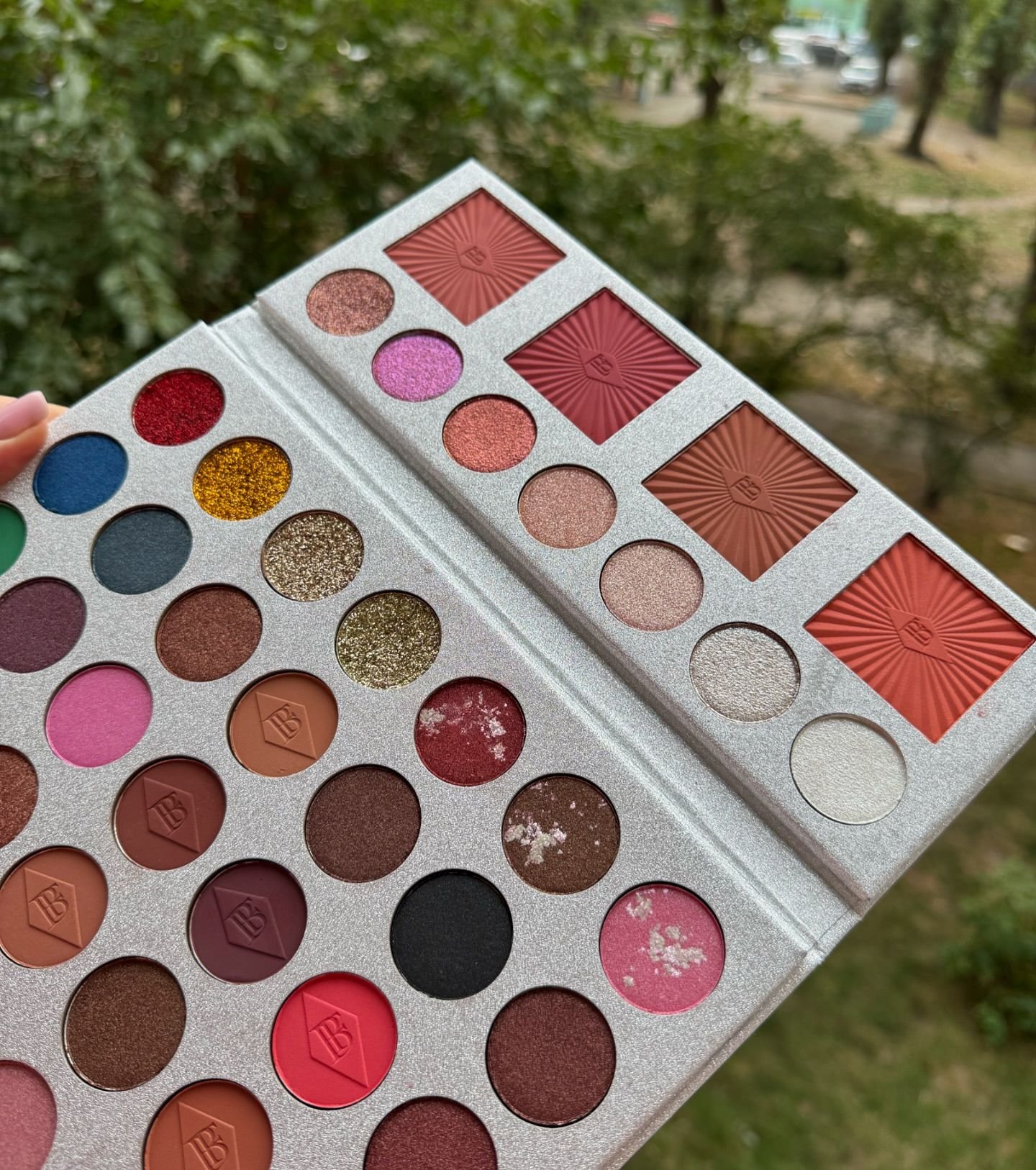 Muicin White Blusher &Amp; Eyeshadow Palette 51 Shades - Image 3