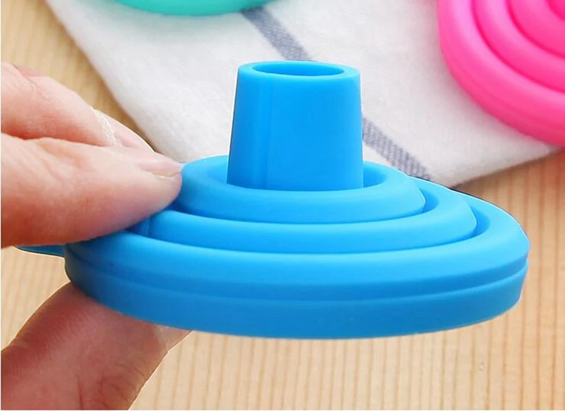 Silicone Oil Funnel, Kitchen Liquid Oil Dispensing Tool (Random Color) - Image 3