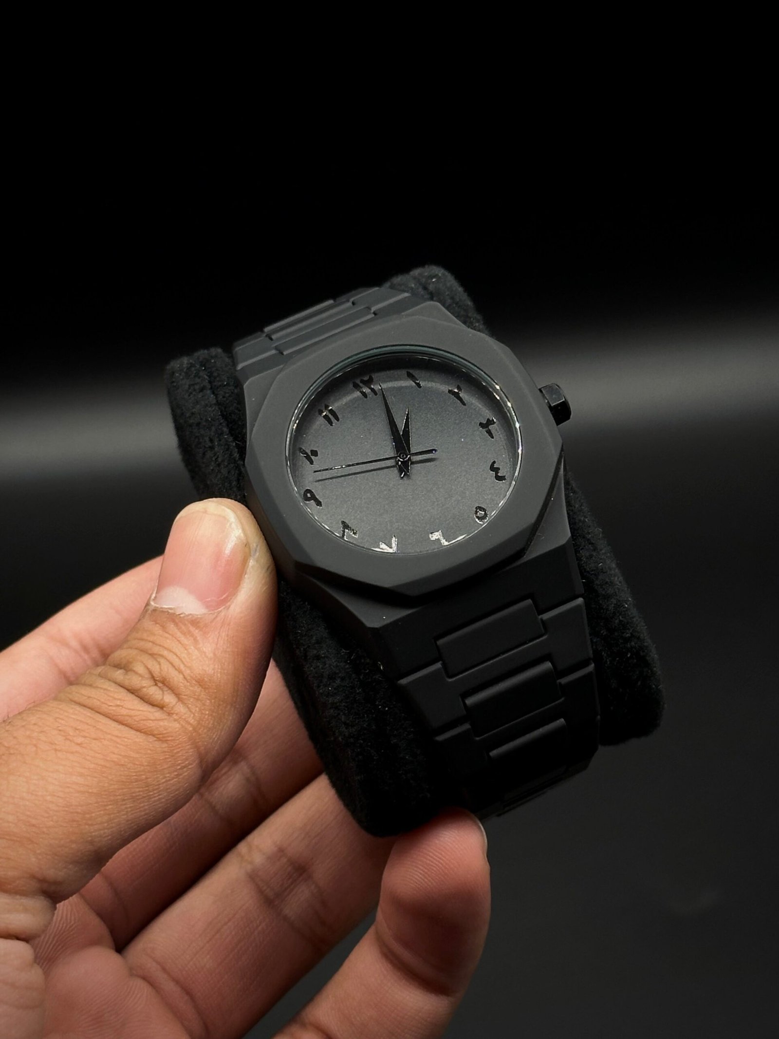 Full Black Aura Quartz Watch - Image 4