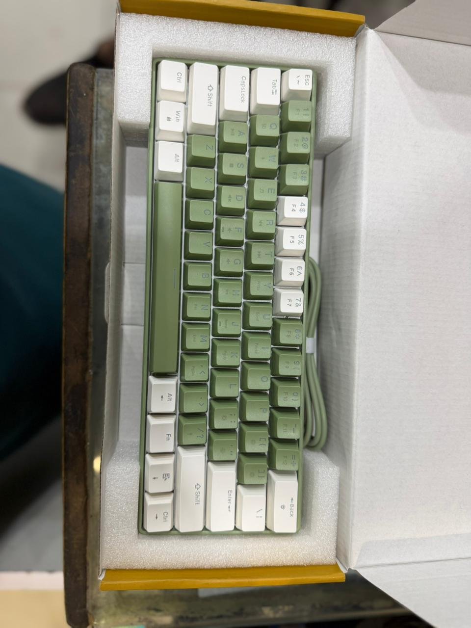 Gb1 Ultra-Compact 60% Wireless Mechanical Gaming Keyboard - Image 5