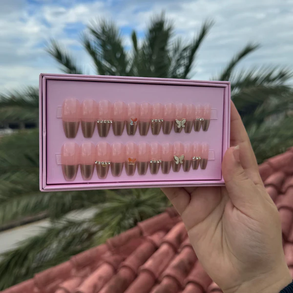 24 Pcs Blush Butterfly Nails (With Glue ) - Image 5