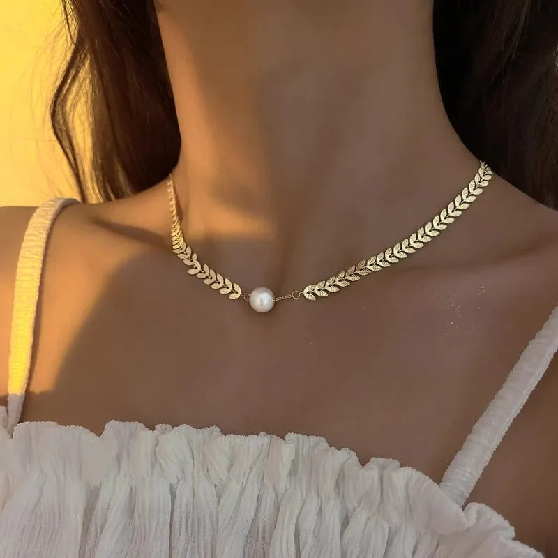 Pearl & Leaf Korean Beautiful Pendant Necklace - Image 3