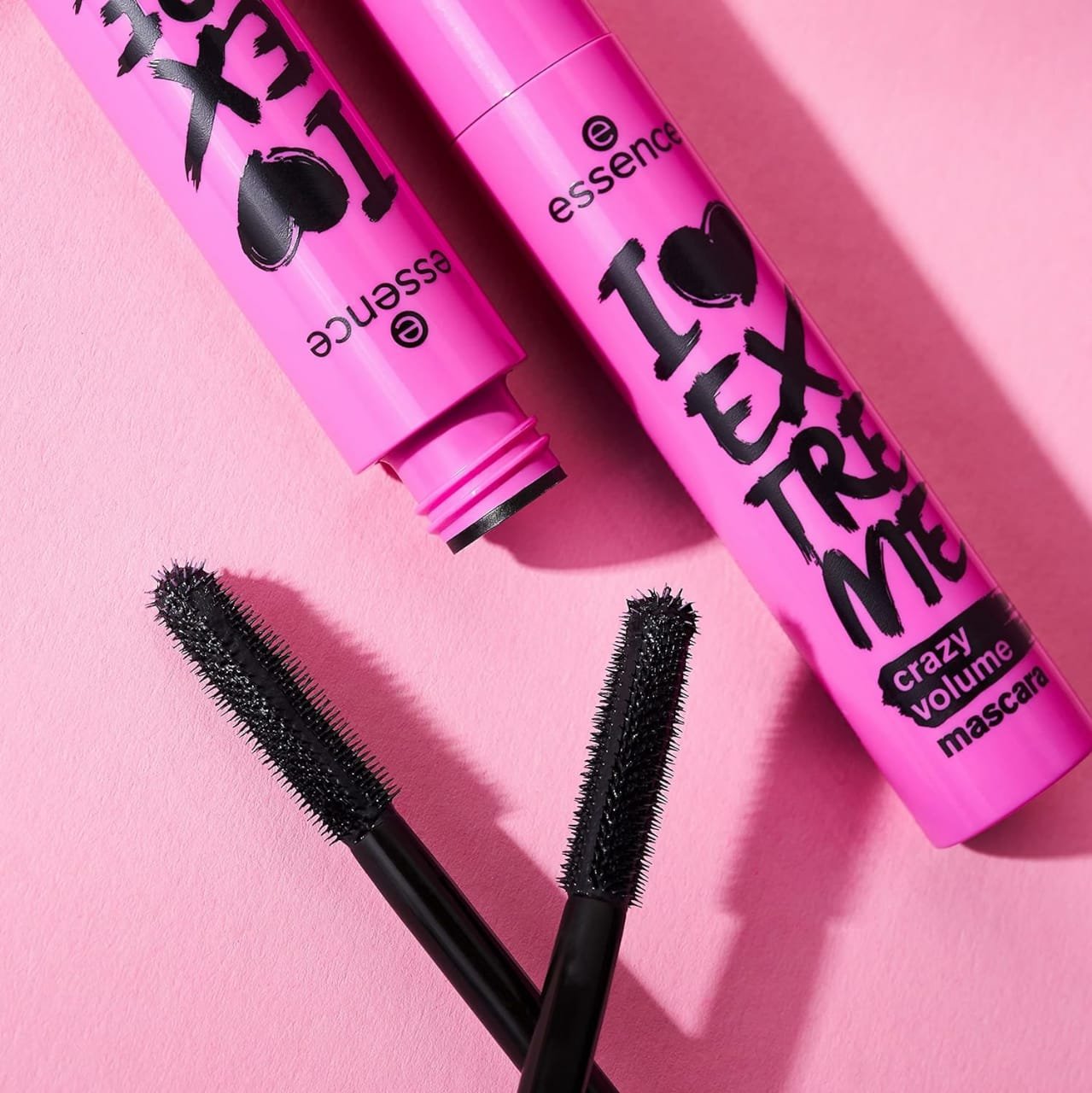 Essence Waterproof Volumizing Mascara - Image 4