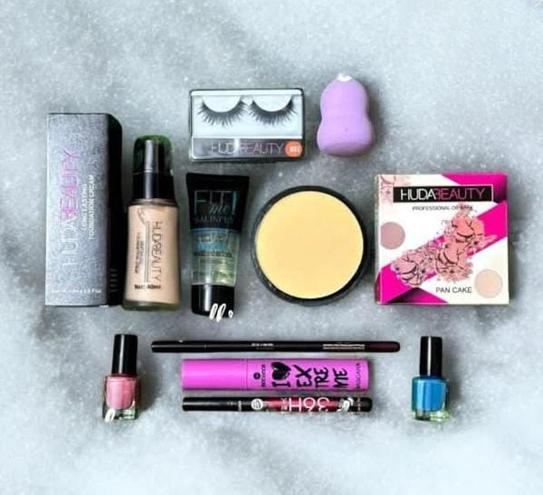 Perfect 10 Beauty Pack / Eyelashes, Beauty , Blender, Foundation...