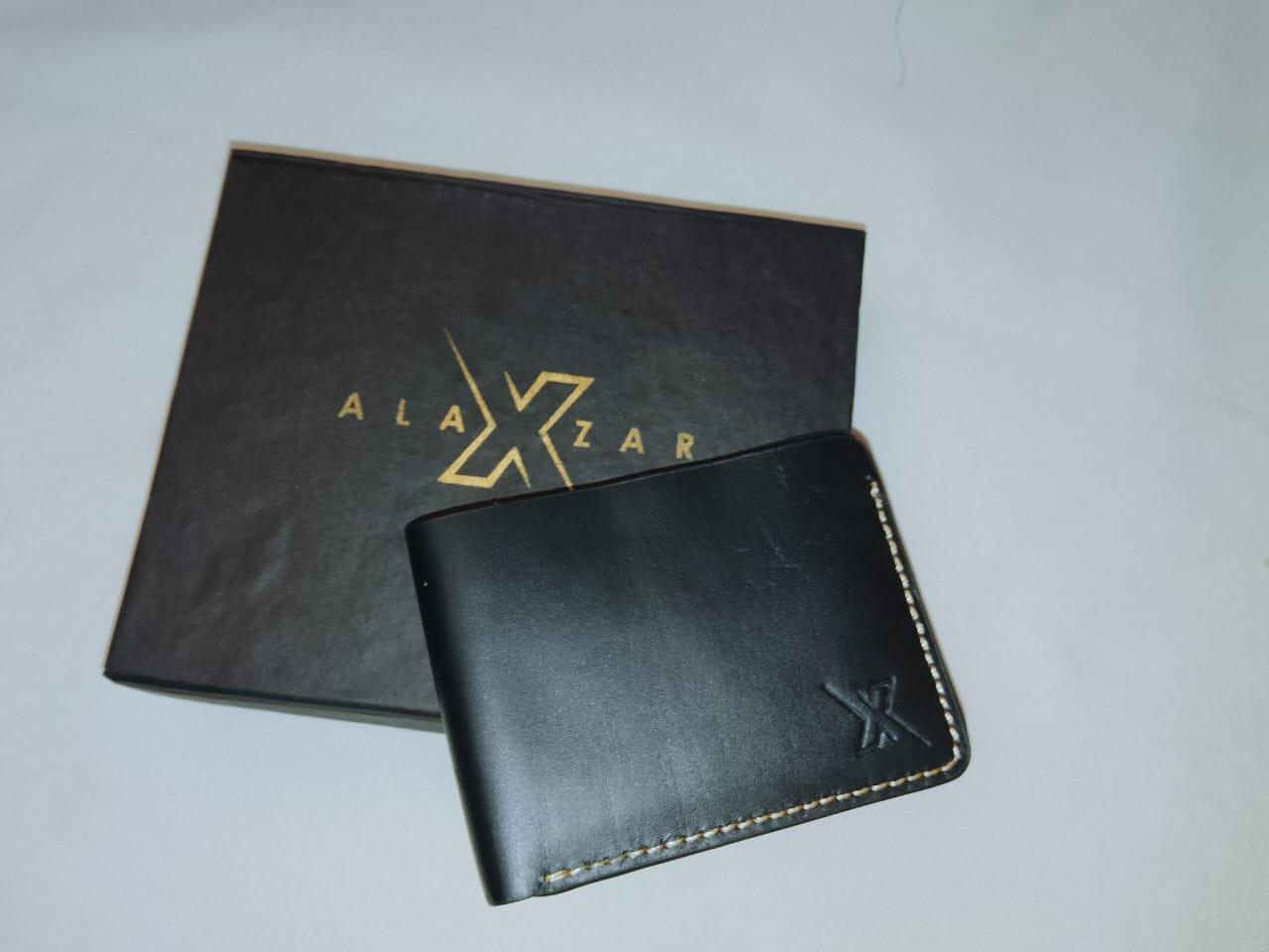 Men’s Rugged Leather Wallet - Image 5