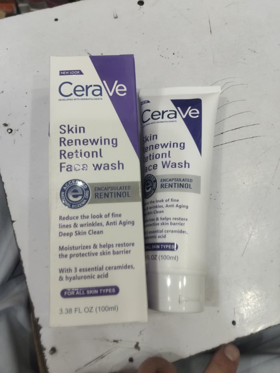Renewing Retinol Face Wash - Image 4