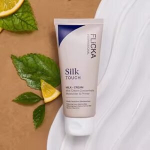 Flicka Silk Touch 3 in 1 Moisturizer and Primer for Face Providing